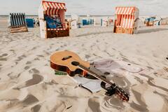 Was Familien stark macht // Impuls vom Meer // Sommer für die Ohren: Gitarre am Strand