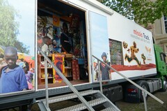 MISSIO-Truck auf dem Osnabrücker Domplatz: Truck