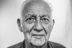 Studientag zum Umgang mit demenziell veränderten Menschen : Lächelnder alter Mann