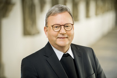 Bischof Franz-Josef Bode spendet den Schulsegen : Bischof Franz-Josef Bode